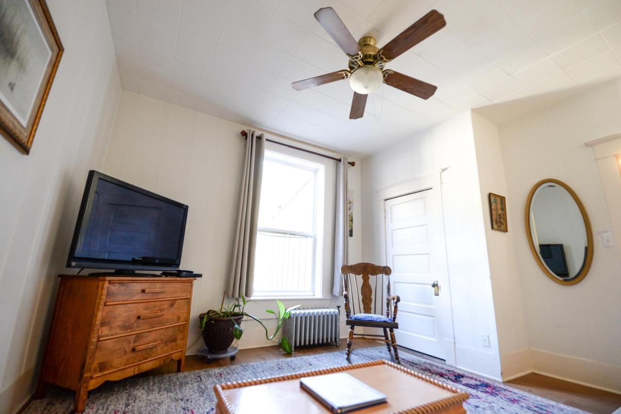 Brown & Hawkins Historical Apartments Seward Bagian luar foto