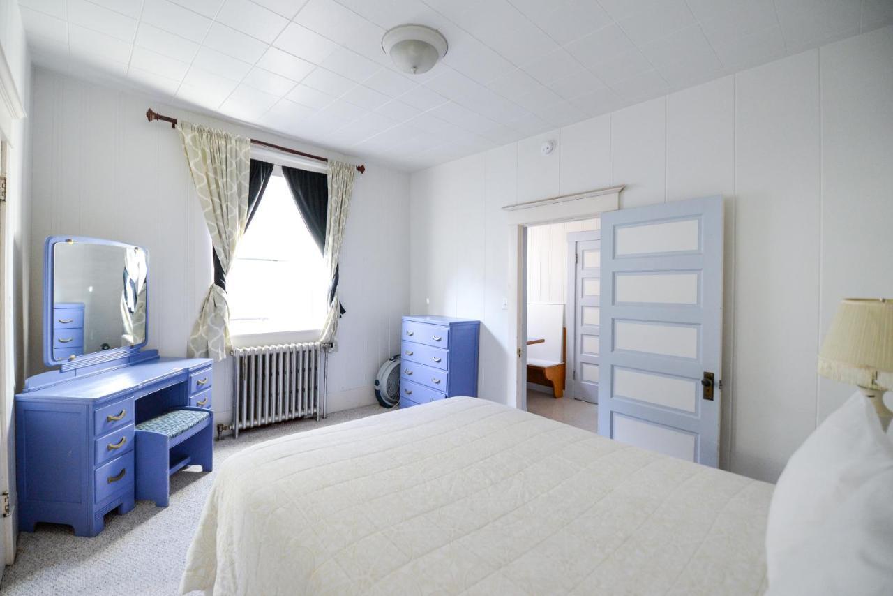 Brown & Hawkins Historical Apartments Seward Bagian luar foto
