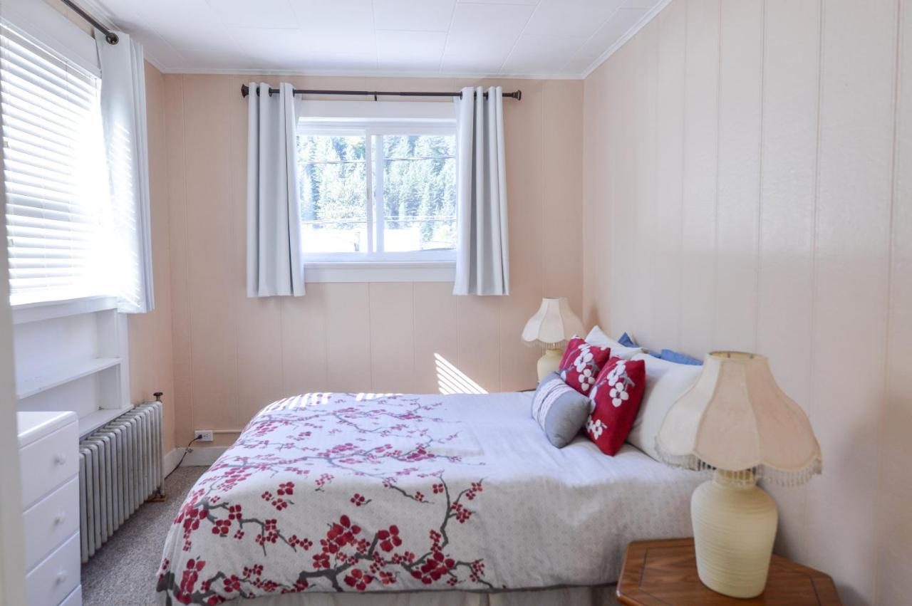 Brown & Hawkins Historical Apartments Seward Bagian luar foto
